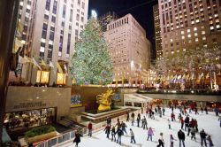 Il tradizionale albero di Natale del Rockefeller Center è ormai un'istuituzione delle feste a New York City - foto © Will Steacy