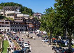 Anche in estate la cittadina turistica di Cerreto Laghi nell'Appennino Reggiano si riempie di vacanzieri