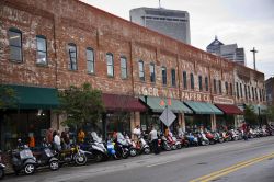 L'annuale raduno Scoot-A-Que nel centro di Columbus, Ohio, nei pressi del North Market (USA)  - © aceshot1 / Shutterstock.com