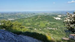 Panorama delle valli che dal massiccio della Maiella scendono al mare Adriatico: siamo a Guardiagrele
