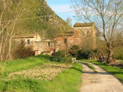 L'antica Badia di Uliveto Terme in Toscana - © Taccolamat - CC BY-SA 2.5 it, Wikipedia