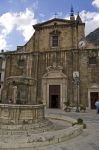 Antica chiesa del centro di Pacentro in Abruzzo - © edella / Shutterstock.com