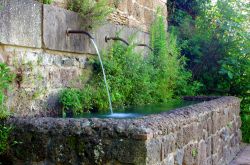 Antica fontana dell'acqua al Parco di Canale Monterano, Roma, Lazio.




