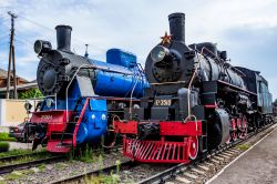 Antiche locomotive a vapore al museo dei treni di Rostov-on-Don, Russia - © Yakov Oskanov / Shutterstock.com