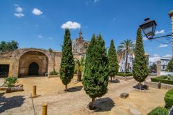 Antiche rovine nei pressi della Cappella di San Francesco a Carmona, Spagna - © Dolores Giraldez Alonso / Shutterstock.com