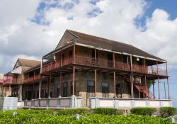 Antichi edifici sull'isola di Saint Lucia, Caraibi - © RaksyBH / Shutterstock.com