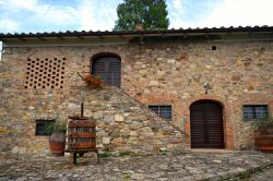 L'antico edificio del castello di Gabbiano, San Casciano in Val di Pesa (Toscana). Le due torri di influenza francese situate ai 4 angoli della fortezza, risalgono al 1505 - © Simona ...