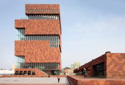 Anversa, il MAS: inaugurato nel 2011, questo edificio progettato dallo studio olandese Neutelings Riedijk Architecten è divenuto uno dei simboli della città - Foto © Filip ...