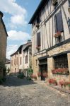 Architettura a graticcio a Cordes-sur-Ciel, Francia. Una bella casa con la facciata a travi in legno nel borgo storico di questo territorio nel Tarn. 
