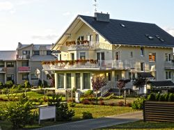 Architettura residenziale lungo una graziosa stradina di Palanga, Lituania.
