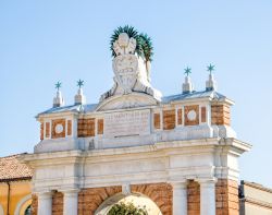 Arco di trionfo del Papa Clemente Ganganelli a Santarcangelo di Romagna - © Luca Lorenzelli / Shutterstock.com
