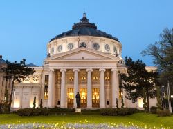 L’Ateneo Romeno è uno dei teatri più belli e prestigiosi di Bucarest, fondato alla fine dell'Ottocento in stile neoclassico, sede della Filarmonica George Enescu. Gli ...