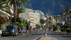 Attività sportiva in Costa Azzurra, sul lungomare di Menton- © Volodymyr Tverdokhlib / Shutterstock.com