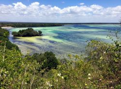 Baia di Mida Creek, Watamu: una splendida veduta d'insieme della baia, con gli incredibili colori dati dal movimento delle maree che cambia continuamente il paesaggio.