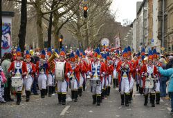 Una banda musicale al Carnevale di Magonza in Germania - © clearlens / Shutterstock.com 