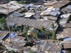 Baraccopoli a Addis Abeba, Etiopia, viste dall'alto.
