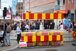 Barriere antiveicoli in occasione della Stadsfest (City Festival) a Linkoping, Svezia. Questa manifestazione, fra i principali eventi della città, si svolge nel mese di agosto - © ...