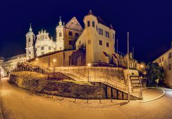 Basilica di St. Martin a Weingarten, Germania - Fotografia notturna del monastero benedettino di Weingarten: l'aspetto barocco dell'odierno edificio religioso risale alla prima metà ...