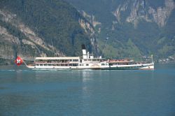 Il battello Guglielmo Tell Express sul lago di Lucerna, Svizzera.
