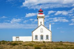 Il bel faro di les Poulains sull'isola di Belle Ile en Mer, Francia. Qui non ci sono spiagge e non si può fare il bagno ma il panorama che si ammira è davvero mozzafiato.
 ...