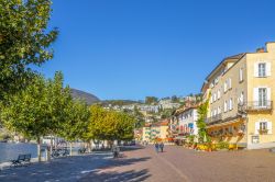 Borgo di Ascona, Svizzera. Passeggiando per le vie di Ascona se ne possono scoprire monumenti e luoghi d'interesse. Il centro storico che sorge attorno alla chiesa di San Pietro e san Paolo, ...