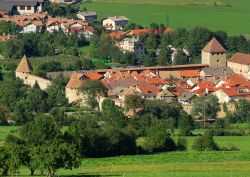 Il borgo fortificato di Glorenza in Trentino Alto Adige. Questo comune italiano della provincia autonoma di Bolzano, situato lungo la strada verso il Passo del Forno nell'Alta Val Venosta, ...