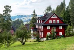 Bukowina Tatrzanska, Polonia: veduta di Villa "Marysin", casa tradizionale costruita in legno nel 1930 in stile montanaro - © MarKord / Shutterstock.com