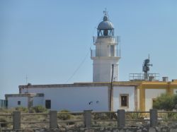 Cabo de Gata vicino a Carboneras, un faro costiero della Spagna