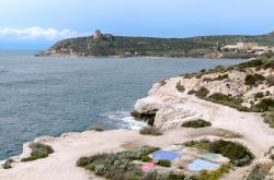 Calamosca è una delle spiagge di Cagliari, appena ad oriente del centro città - © marmo81 / Shutterstock.com