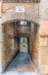 Calleja del Chapitel a Estella, Navarra (Spagna).
