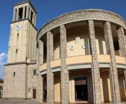 Campanile della Chiesa di San Tommaso d'Aquino nella omonima cittadina del Lazio