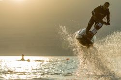 Il campione di Freestyle Jetski World Seb Tchernia durante la Swatch Free4style Competition 2013 a Estavayer-le-Lac, Svizzera - © olivier borgognon / Shutterstock.com