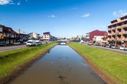 Il canale Laussat nel centro di Cayenne, capitale della Guyana Francese - © Matyas Rehak / Shutterstock.com