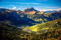 Canazei e la Val di Fassa fotografati del Passo Sella sulle Dolomiti (Trentino Alto Adige).
