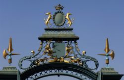 Dettaglio del cancello d'ingresso al parco del castello di Maisons-Laffitte in Francia - © Pack-Shot / Shutterstock.com