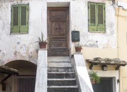 Una casa del centro storico di Corchiano nel Lazio - ©  Claudio Giovanni Colombo / Shutterstock.com