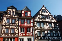 Case a graticcio nel centro storico di Cochem, nella Germania occidentale.