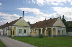 Case antiche nel centro di Lutzmannsburg nel Burgenland (Austria)