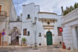 Case bianche nel centro storico di Presicce in Puglia