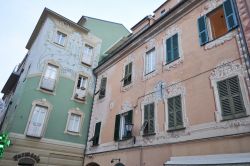 Case del centro storico di Loano (Liguria) - © s74 / Shutterstock.com