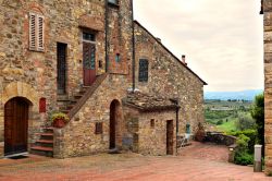 Case in pietra nel castello di Tignano in Toscana - © Simona Bottone / Shutterstock.com