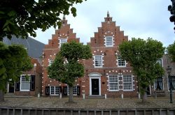 Case tipiche in mattoni in centro a Sloten in Olanda