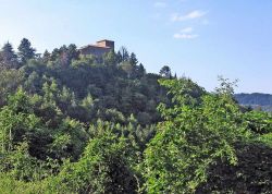 Il Castello di Ravarano, la frazione di Calestano di Parma - © Parma1983 - CC BY-SA 4.0 - Wikipedia