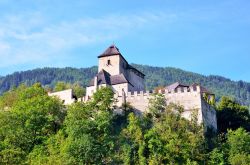 Il Castello di Reifenstein a Vipiteno- © 325681040 / Shutterstock.com