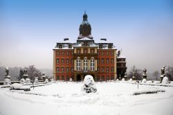 In inverno il castello di Ksiaz mantiene tutto il suo fascino ed è comunque visitabile tutti i giorni dal lunedì alla domenica anche se con orario ridotto - foto © Radoslaw ...