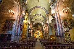 L'interno della  Cattedrale di Notre-Dame e St Véran di Cavaillon, la principale cittadina della zona occidentale del Parco Regionale del Luberon (Francia) - foto © OTLMV ...