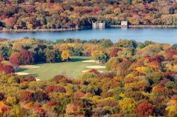 Veduta aerea di Central Park a New York, Stati Uniti. Esplosione di colori autunnali per questo panorama dall'alto di Central Park - © Francois Roux / Shutterstock.com