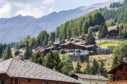 Champoluc, veduta estiva del villaggio della Valle d'Aosta in Val d'Ayas