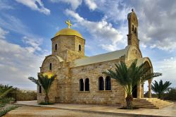 Chiesa Ortodossa dedicata a San Giovanni Battista, siamo a Betania, nei luoghi del Battesimo di Gesù in Giordania - © Peter Zaharov / Shutterstock.com