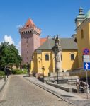 Chiesa di San Francesco Serafico a Poznan, Polonia - Facciata gialla e cupole color verde per l'edificio religioso dedicato a San Francesco d'Assisi © Mariusz S. Jurgielewicz / ...